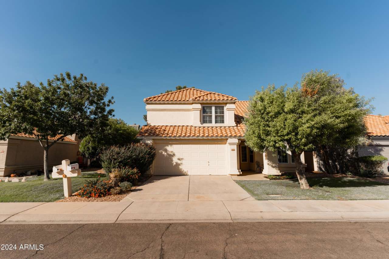 2322 E MILLBRAE Court