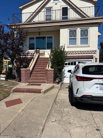 367 E Chester Street unit: Upper