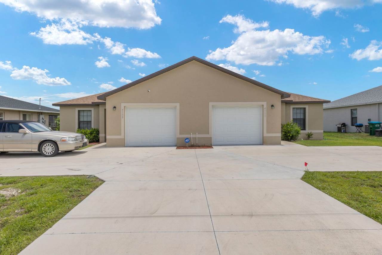 LB - Newly Constructed 3 bed 2 bath duplex with garage.