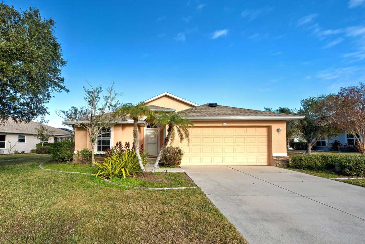 3BR/2BA/2CG Single Family Home in Lakeside Plantation, North Port