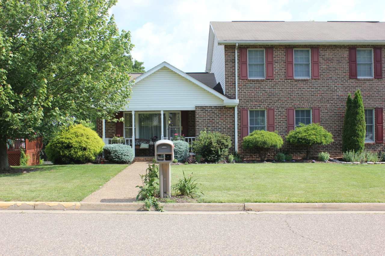 Duplex with Basement Garage for Rent