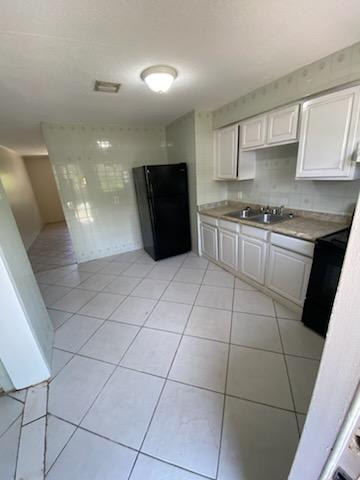 325 W Merritt Avenue