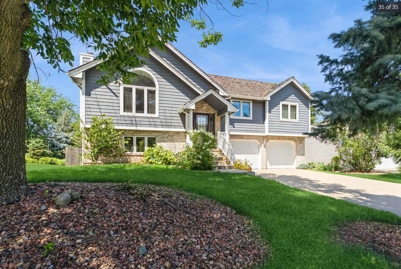 Desirable Clive Home with Easy Metro Access