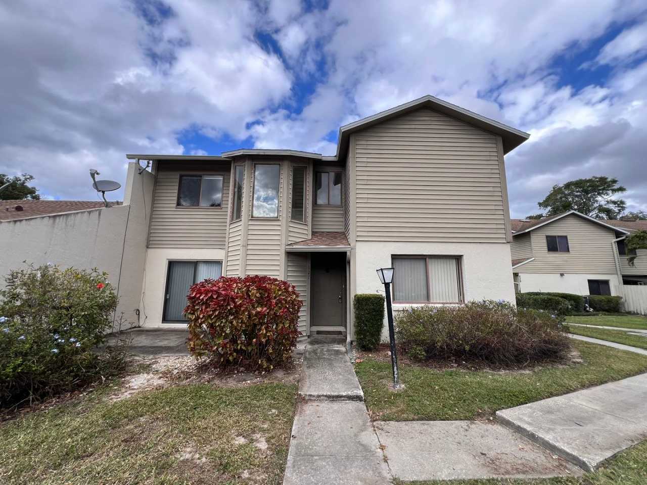 Great townhouse - available now!