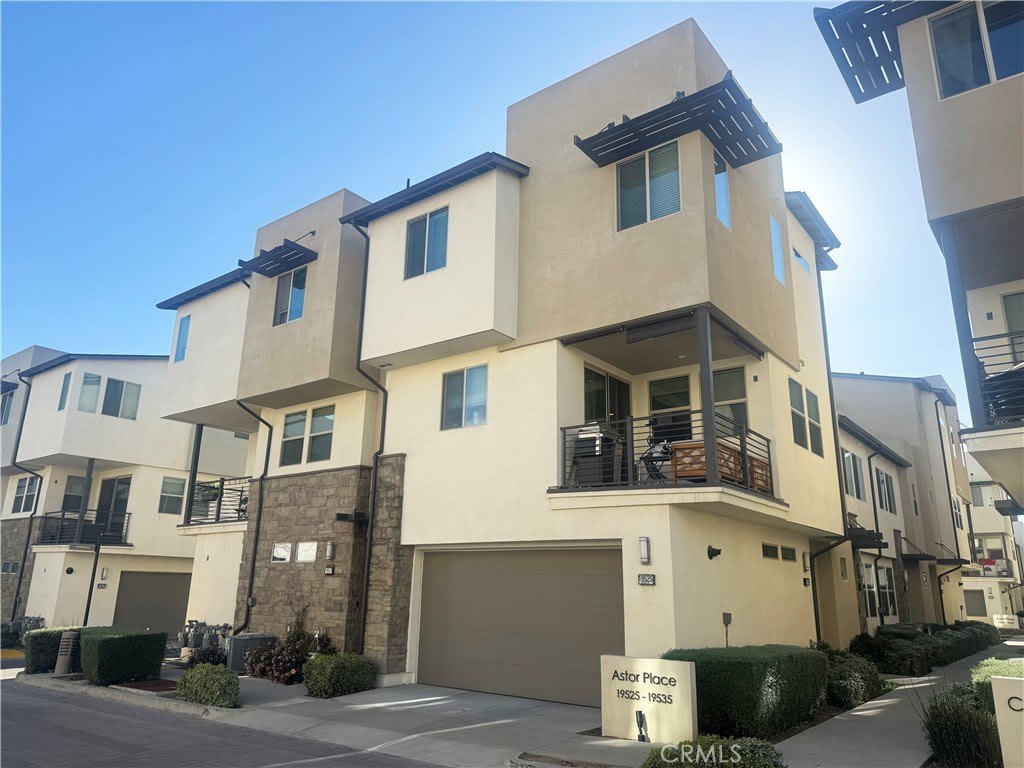 19525 Astor Place
