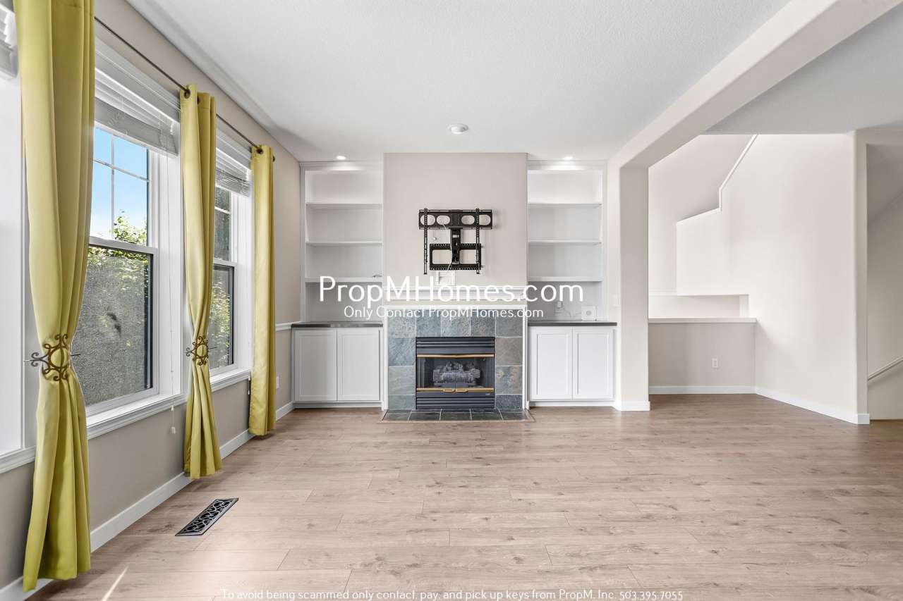 Spacious Townhome in SW Gresham - Where Urban Meets Rural!