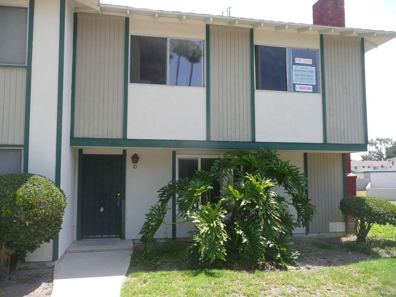 4 bedroom home in Tustin