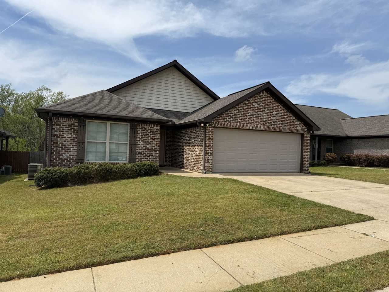 Beautiful 3 Bed 2 Bath Available Now!