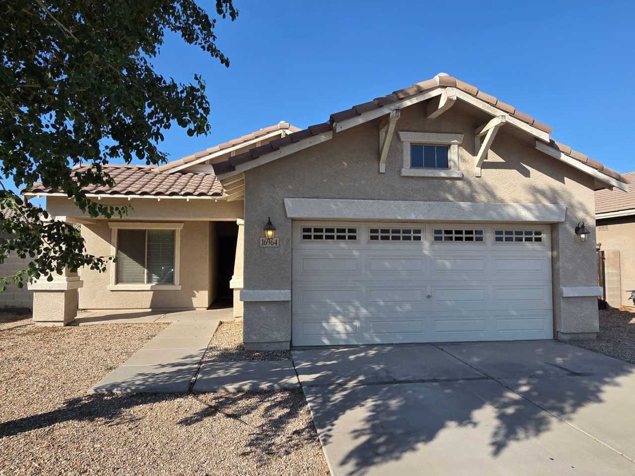 Beautiful 4 Bed/2 Bath in Goodyear!