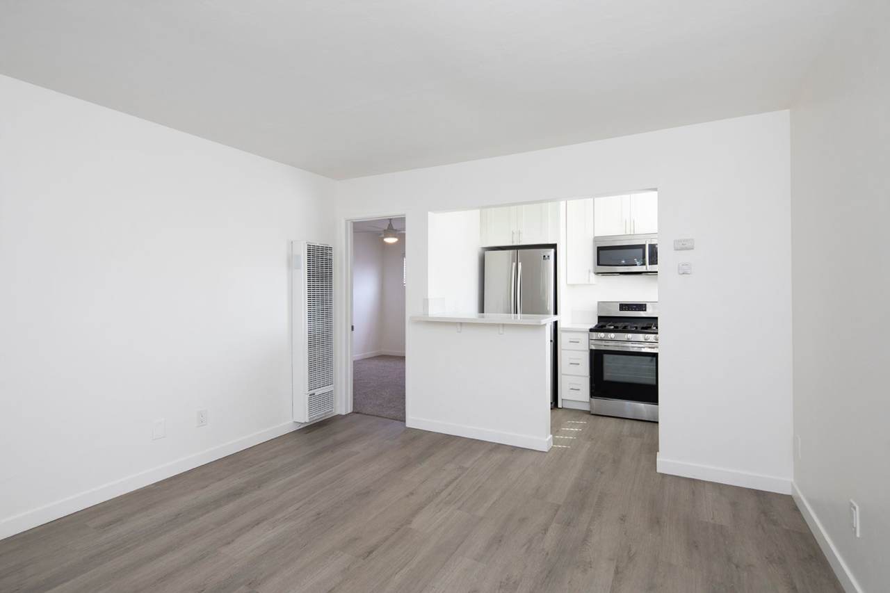 Remodeled North Park 1 BR with Stainless Steel Appliances and Washer/Dryer in Unit!