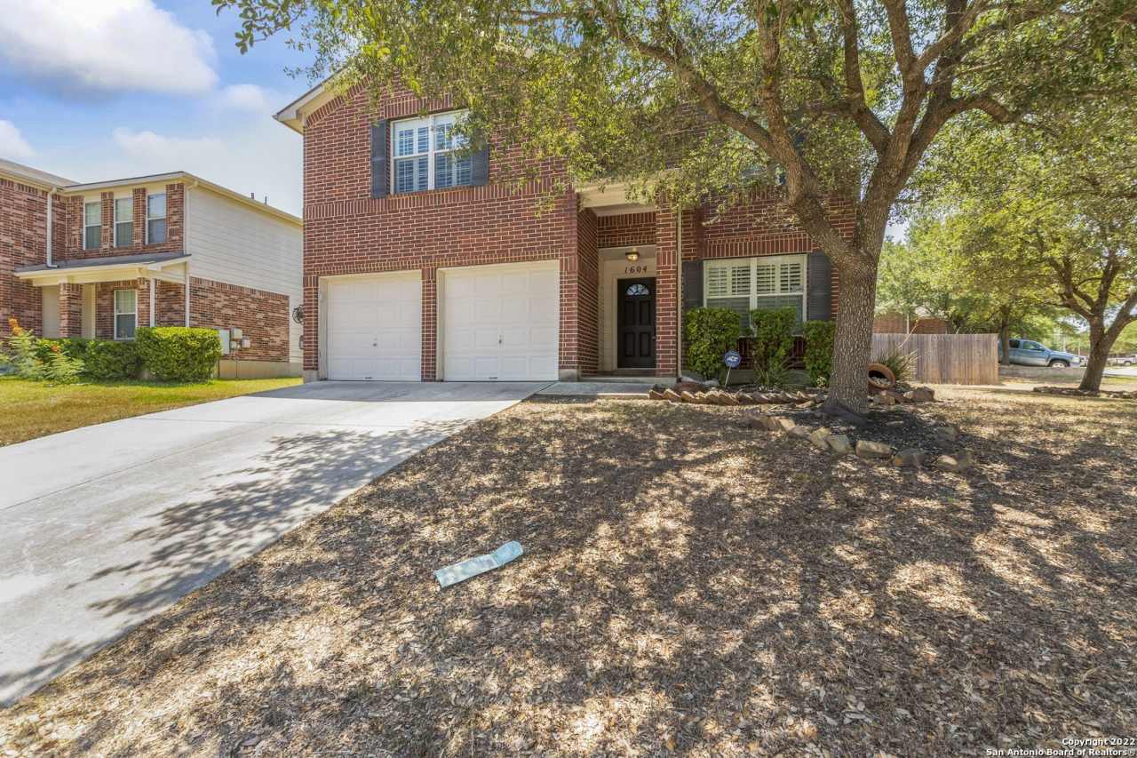 1604 ROLLING BROOK LN