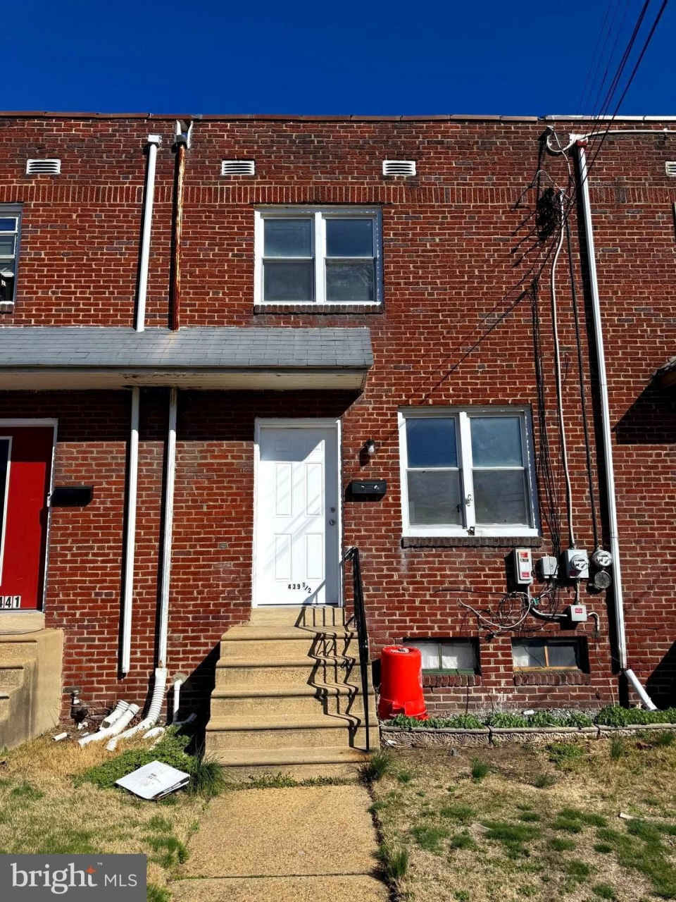 439 1/2 THOMSON AVENUE