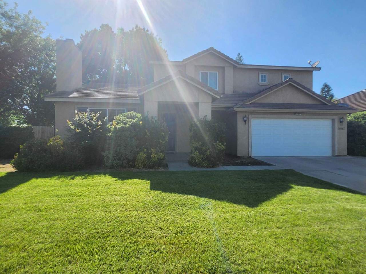 Move-In Special! $1,000 Off Rent – Stylish  Spacious Home in a Prime Visalia Location | 3947 S Oak View St