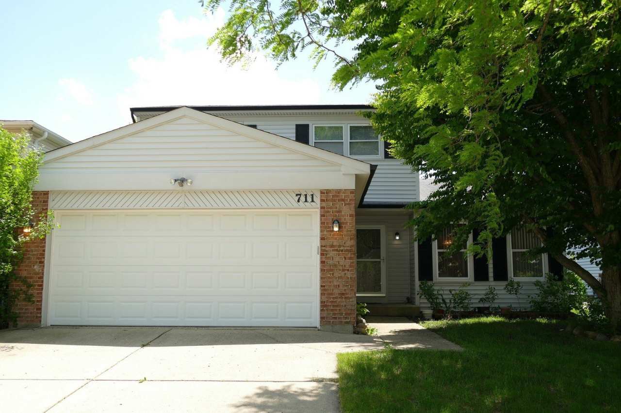 711 Lakeside Drive N