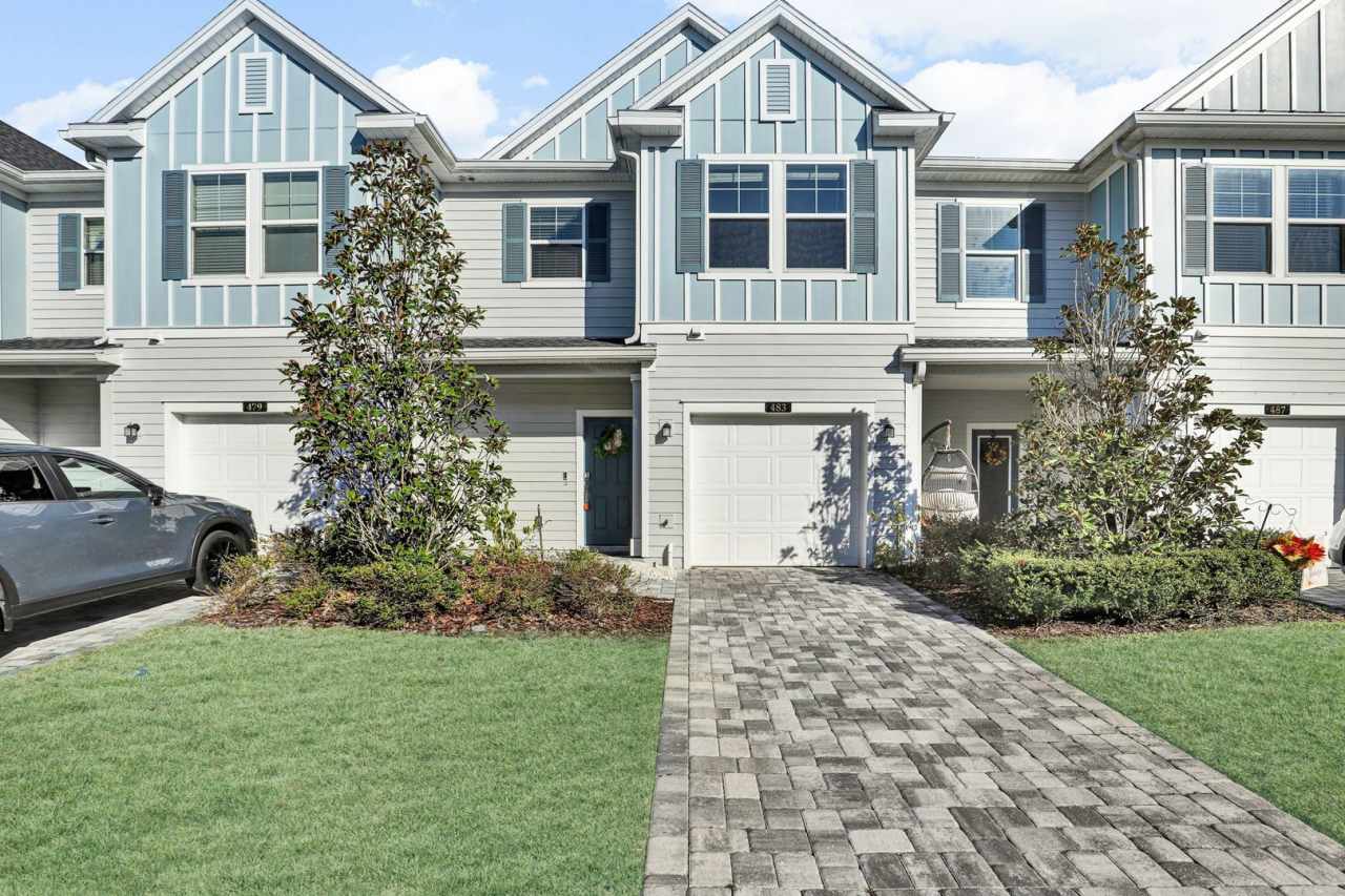 3 bedroom/ 2.5 bath townhome in Beachwalk!