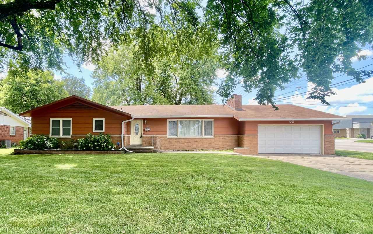 REDUCED - 1805 S. VALLEY RD. - ONE SMALL PET NEGOTIABLE - CALL OFFICE FOR SHOWING INFORMATION