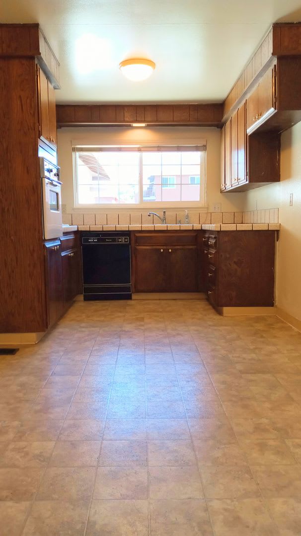 Charming 2bd Duplex With Private Yard  Garage