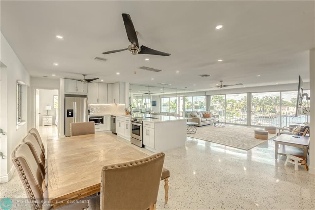 2717 Yacht Club Blvd