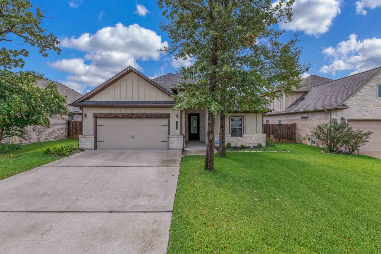 Castlegate 2 - Elegant 3 Bedroom 2 Bath available August 2026