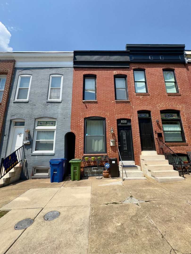 Cozy 2 Bedroom/2 Bathroom Townhome in Canton, Baltimore!