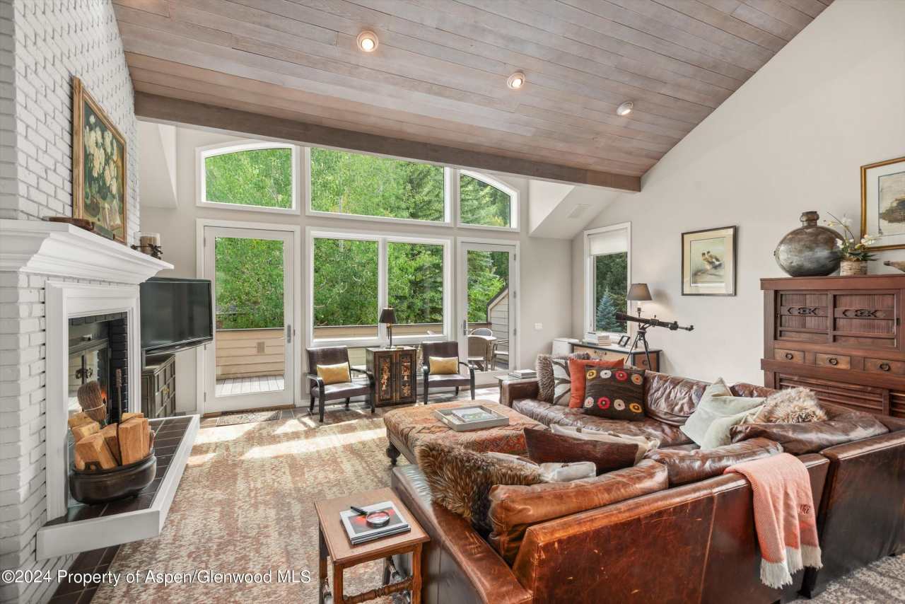 123 W Hyman Avenue unit: A