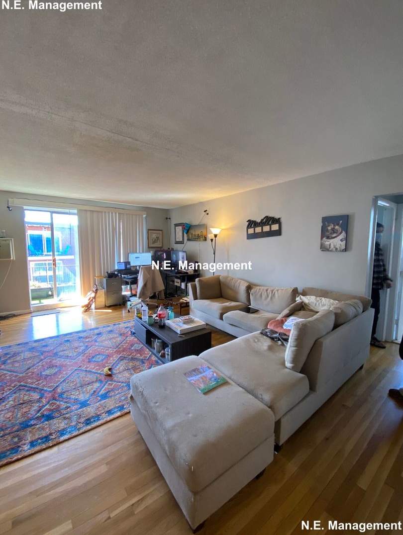 Unbeatable Apt in Convenient Location near Public Transport. Pet Negotiable, HW  1 Parking Inc