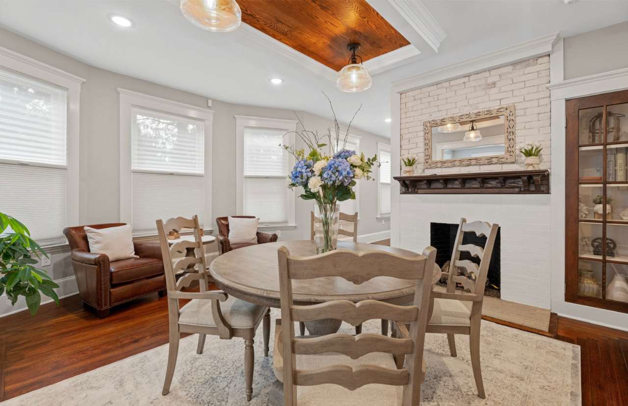 Beautifully Furnished 2 Bedroom Apartment