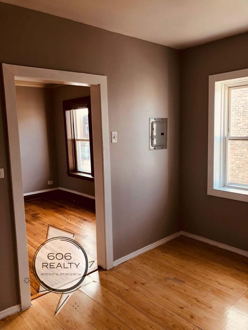 Beautiful courtyard building in North Austin area! SPECIAL OFFER!