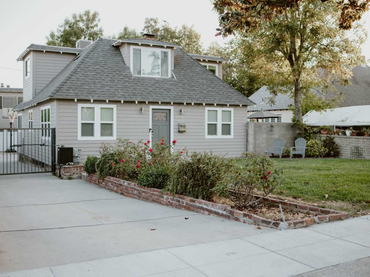 6 Bedroom 4 Bath with Pool and yard space