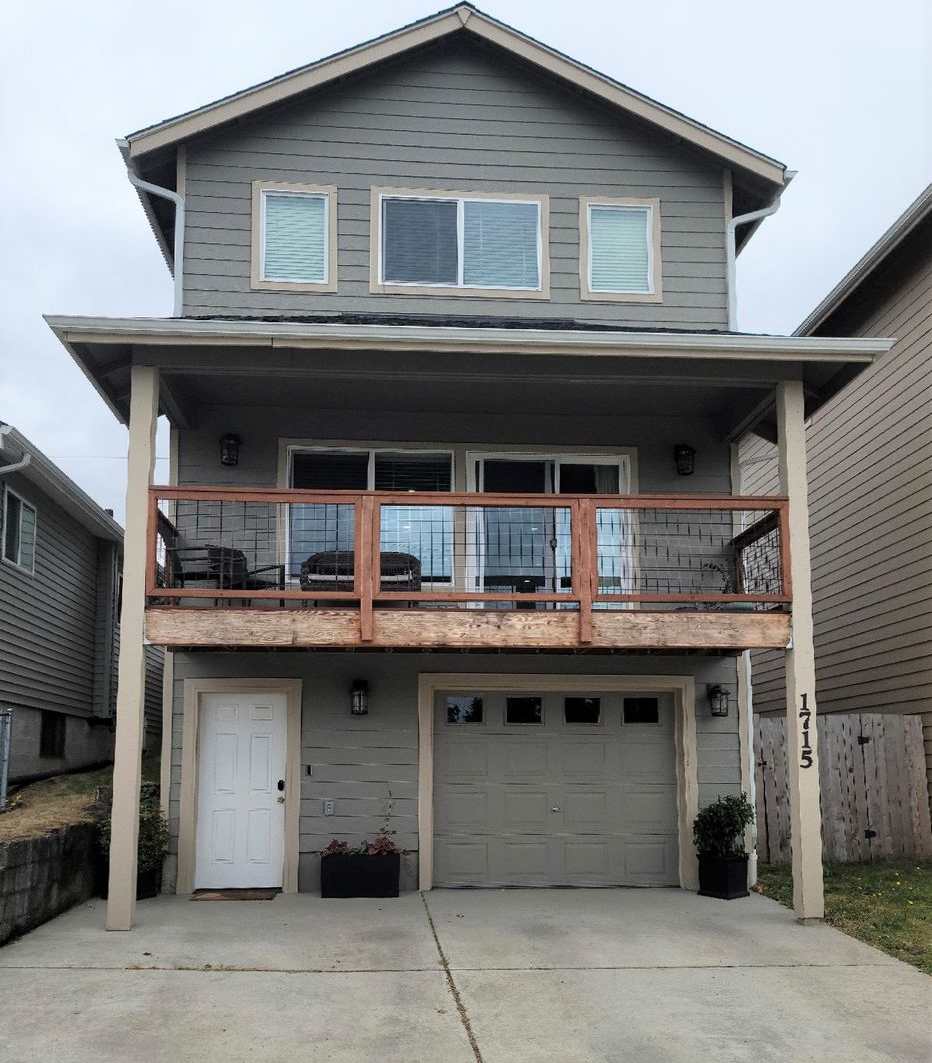 3 Bedroom Home in Convenient Bremerton Location!