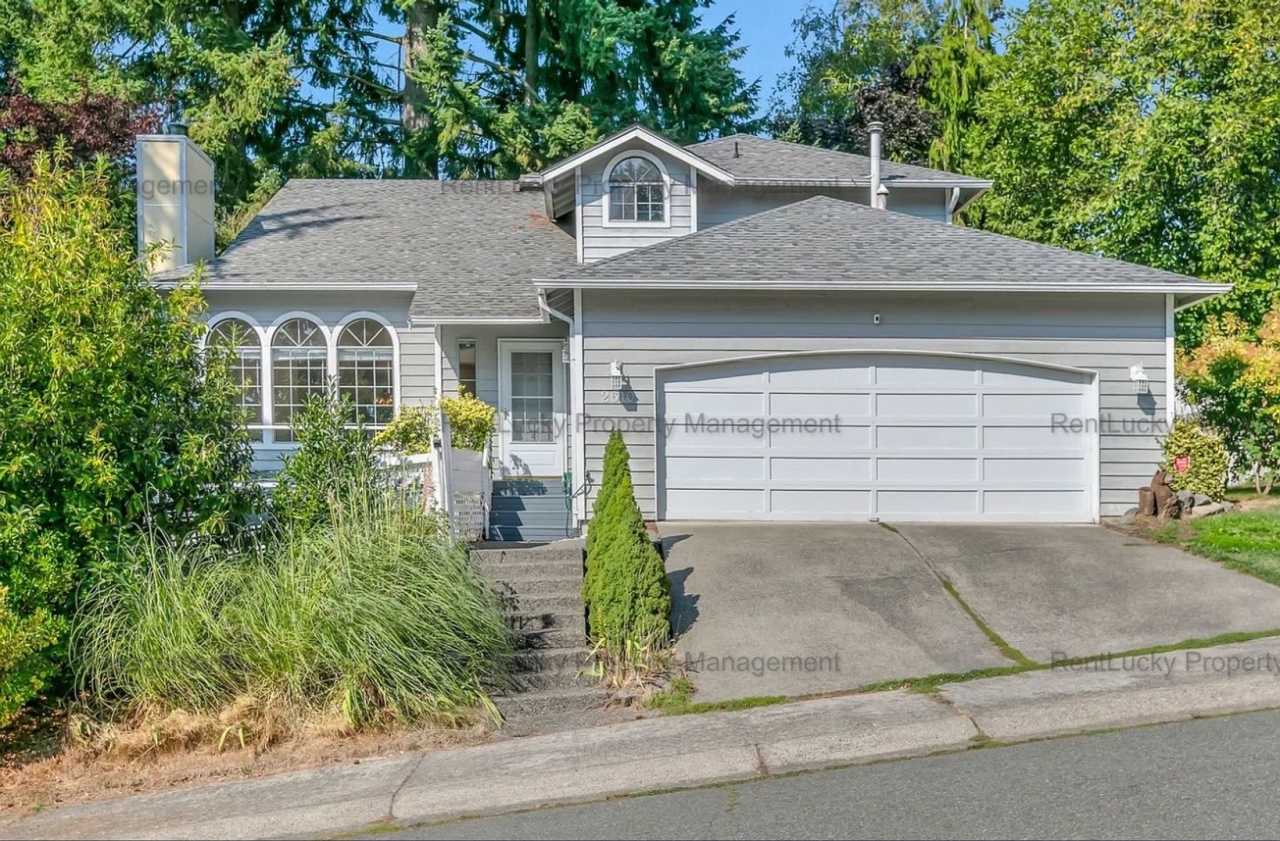Beautifully Maintained 3-Bedroom Home in Prime Federal Way Location