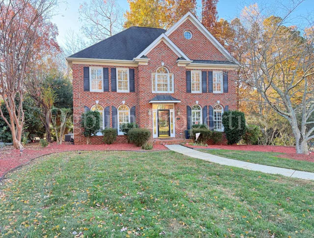 4BR/2BA/2-0.5BA Custom Home in Greenbrier Farm!