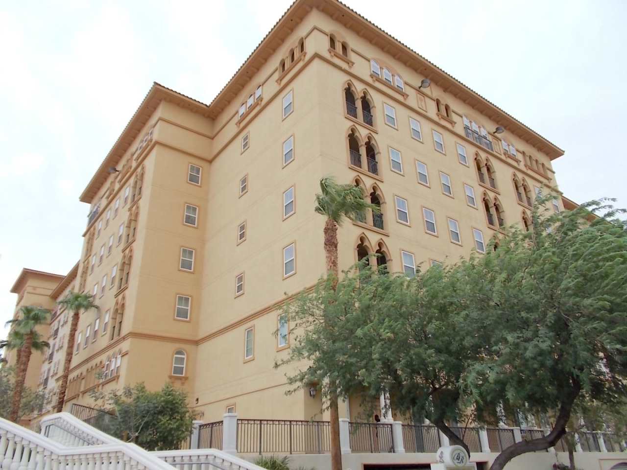 Modern 1 Bed / 1 Bath Condo on 8th Floor