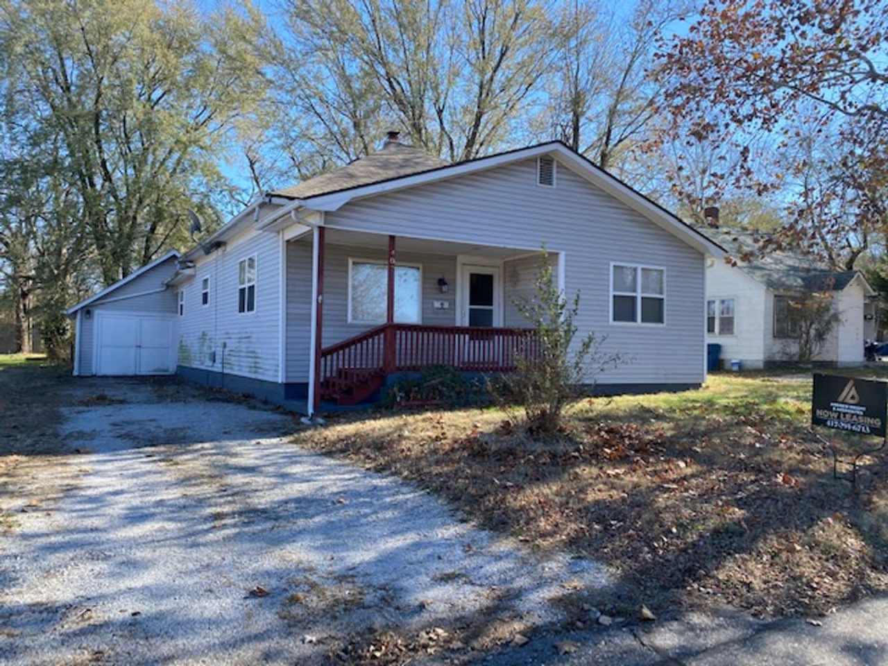 VERY CLEAN AND SPACIOUS 3 BEDROOM 2 BATH HOME FOR LEASE IN JOPLIN-$1250 RENT-$1250 DEPOSIT