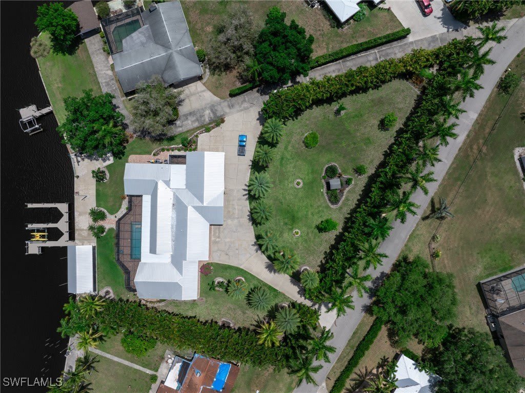 14562 Riverside Drive