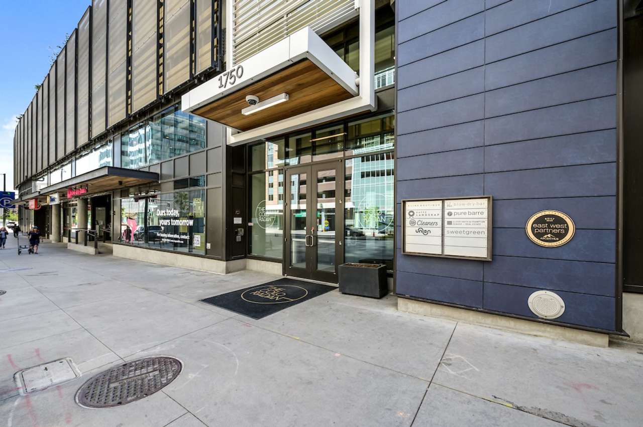 Gorgeous Two Bedroom Condo in The Coloradan!