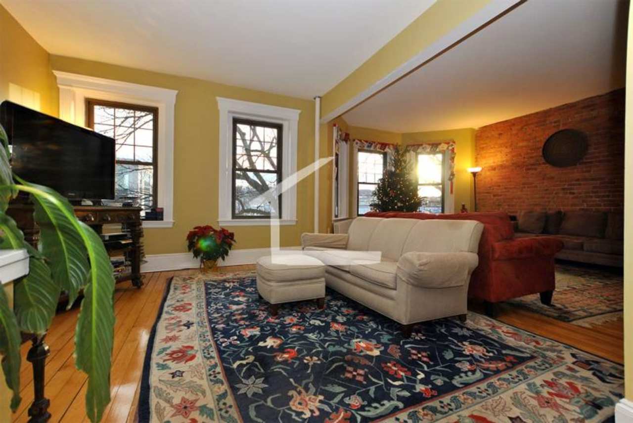 HOT ALLSTON LISTING!!!!