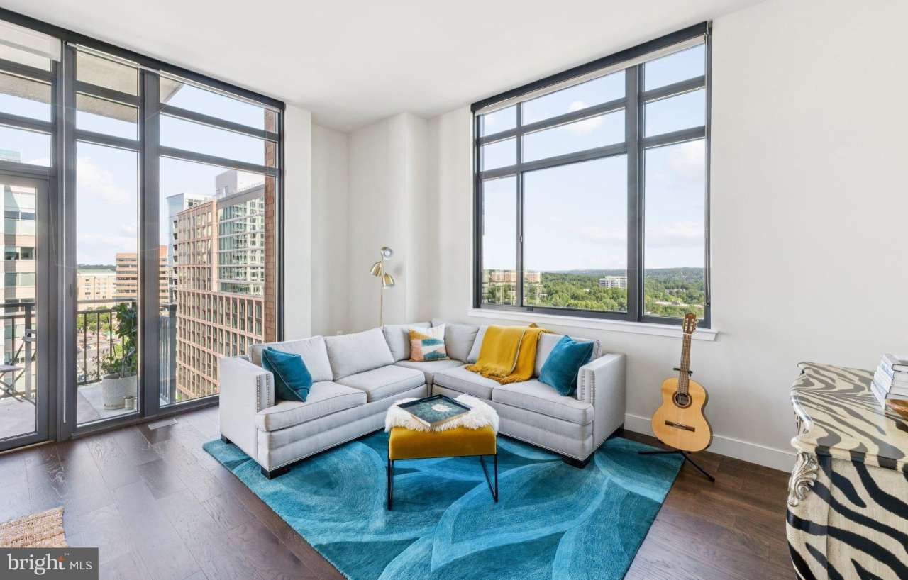 2000 CLARENDON BOULEVARD