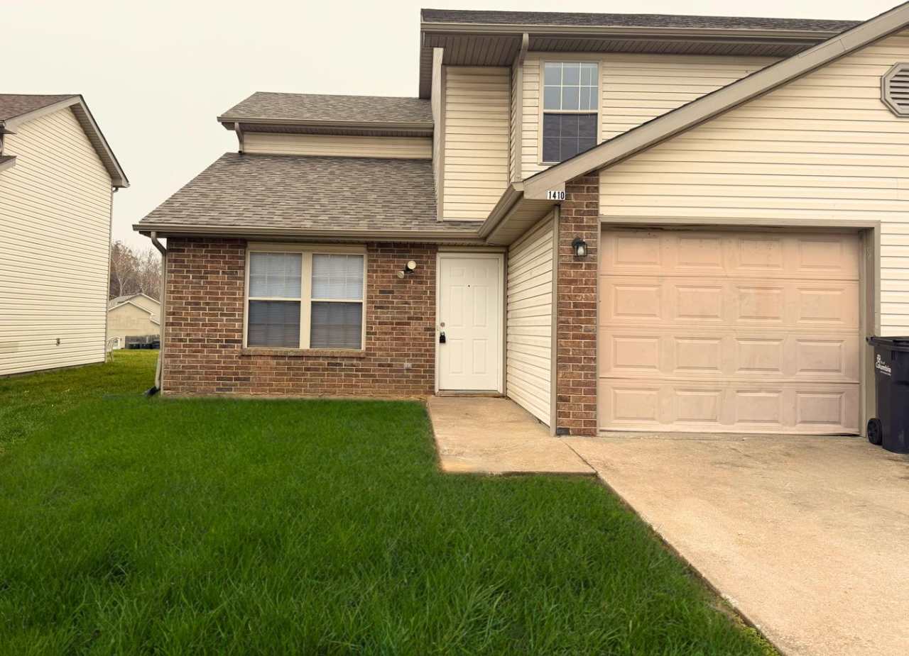 Spacious north-side 4 bedroom duplex