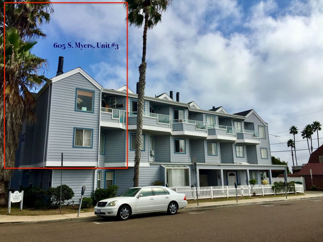 Cute 2 Bedroom Condo Steps Away from Endless Oceanside Beaches