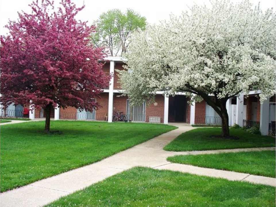Elmhurst One Bedroom Apartment ~ Parking Included ~ Cats Welcome
