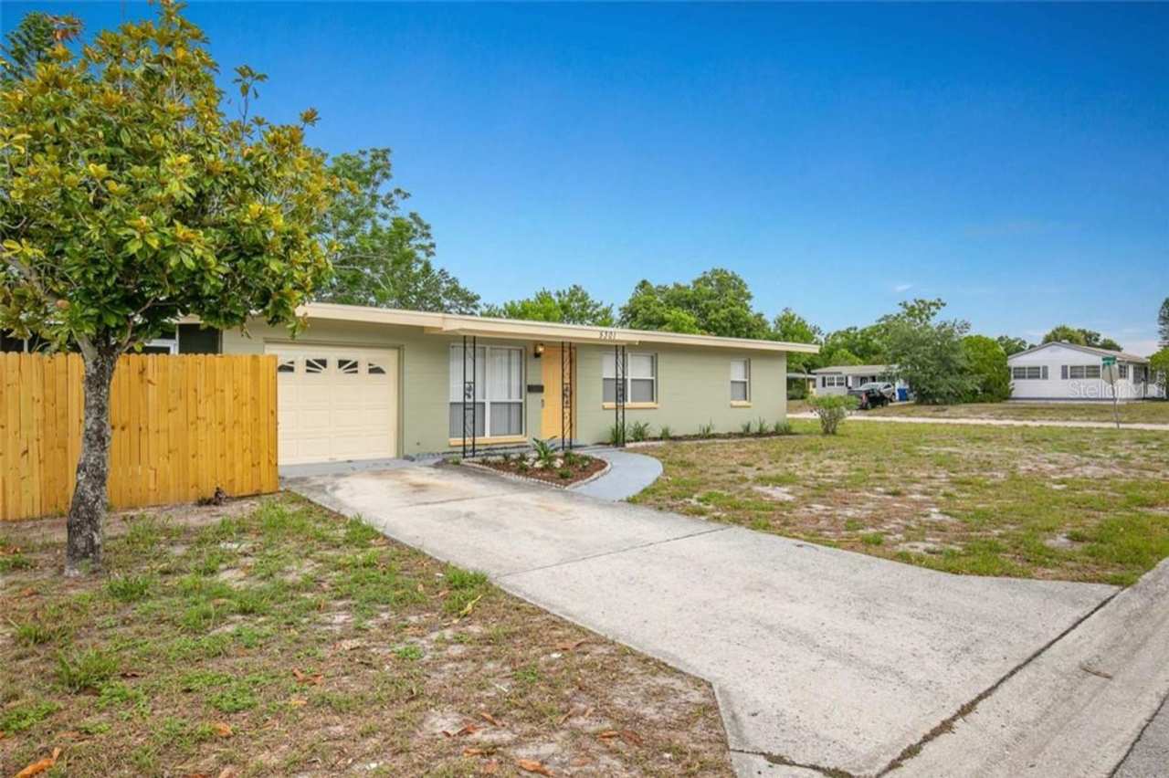 Call Today to Tour This Great 3-bedroom House Available for Rent in Beautiful St Petersburg!