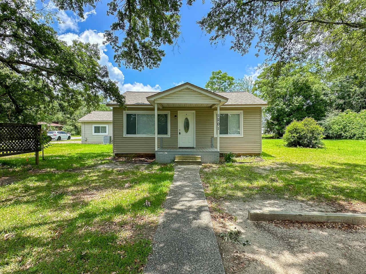 2 bedroom 1.5 bath duplex for rent ~ lawn care included!