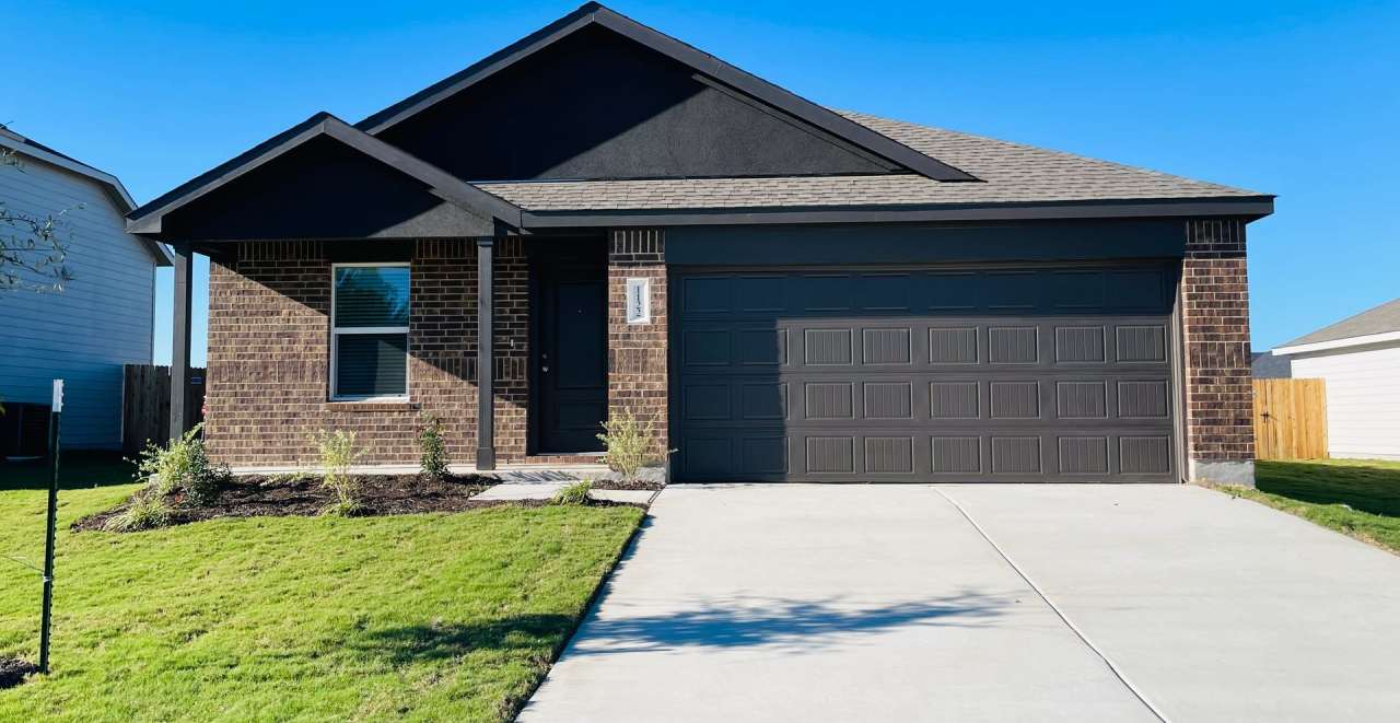 3 Bed / 2 Bth / 1 Great backyard