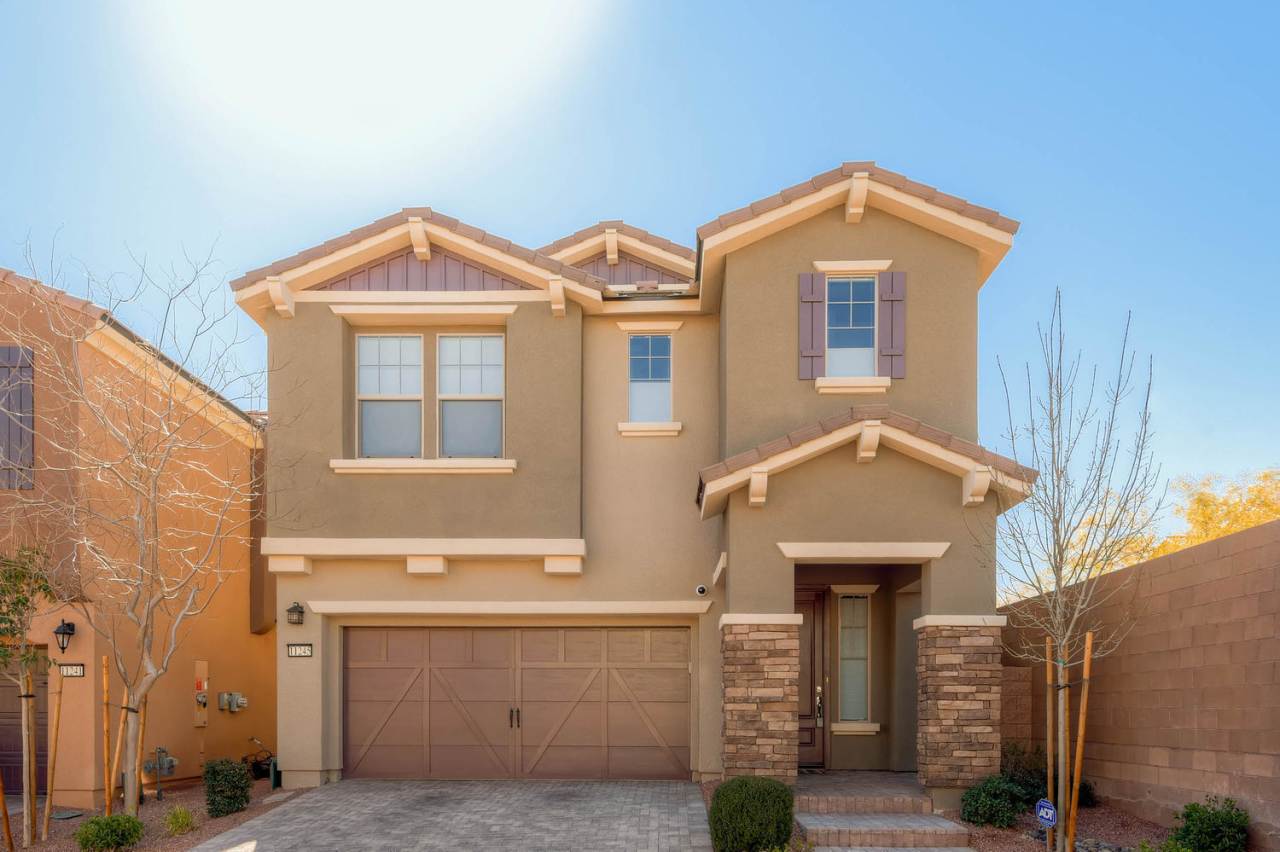 Near Downtown Summerlin! Beautiful Furnished With Designer Touches T/O