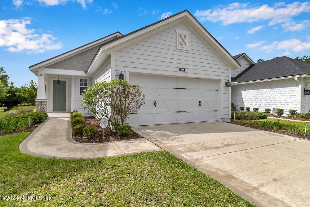 588 VISTA LAKE Circle