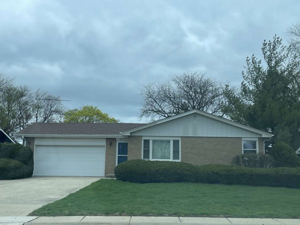 207 April Lane