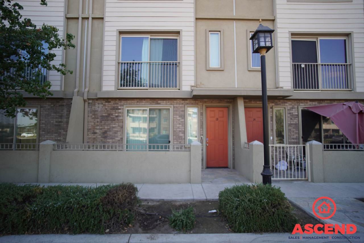 Cutest Condo MOVE IN SPECIAL in Downtown Bakersfield!