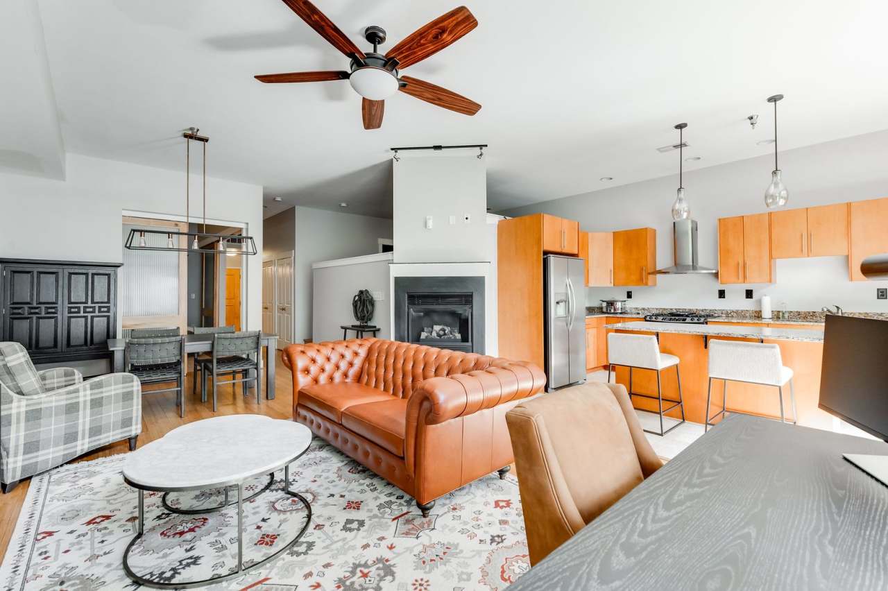 Vintage Charm - Church Hill Condo - The Reserve - Bring your clothes and move in!