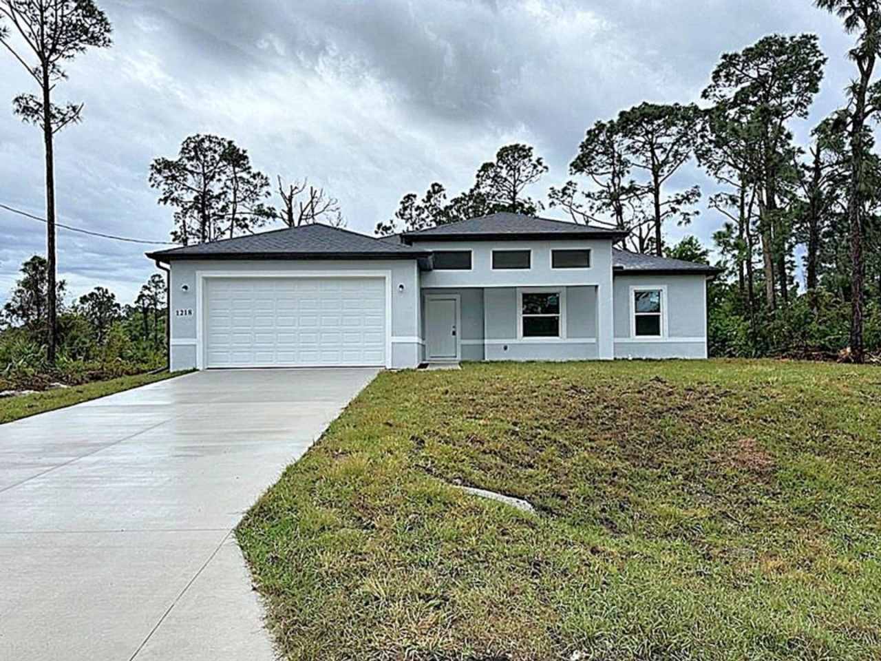 Large 4 Bedroom 2 bath, 2 car Garage. Available Now